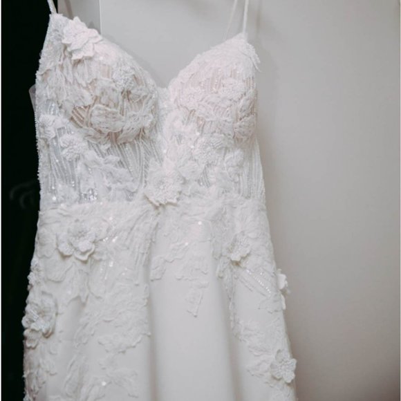 Martina Liana Capri 1390 Ivory Wedding Dress - Picture 8 of 11